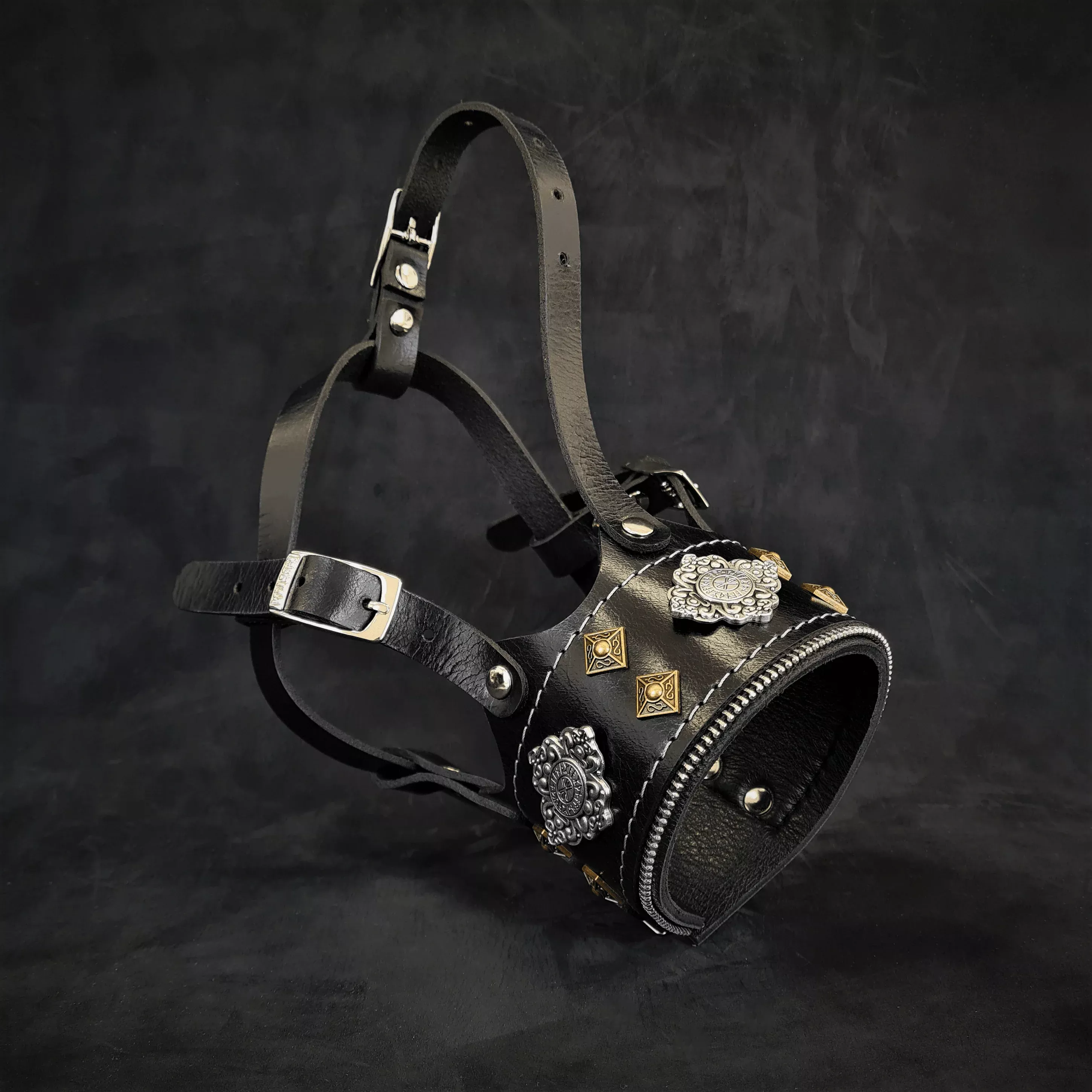 aztec-leather-muzzle-black The “Aztec” leather muzzle BLACK