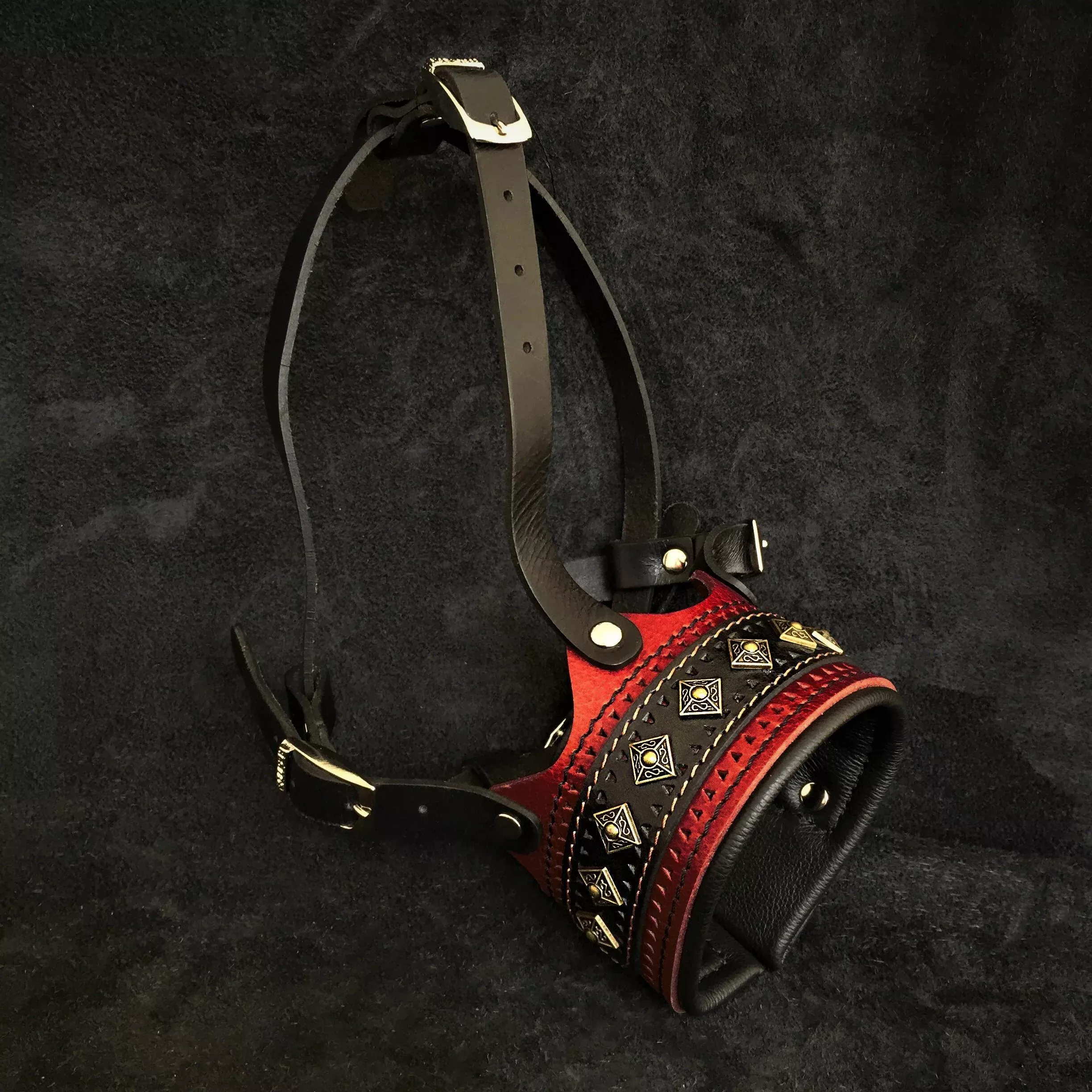 balteus-leather-muzzle-red The "Balteus" leather muzzle RED
