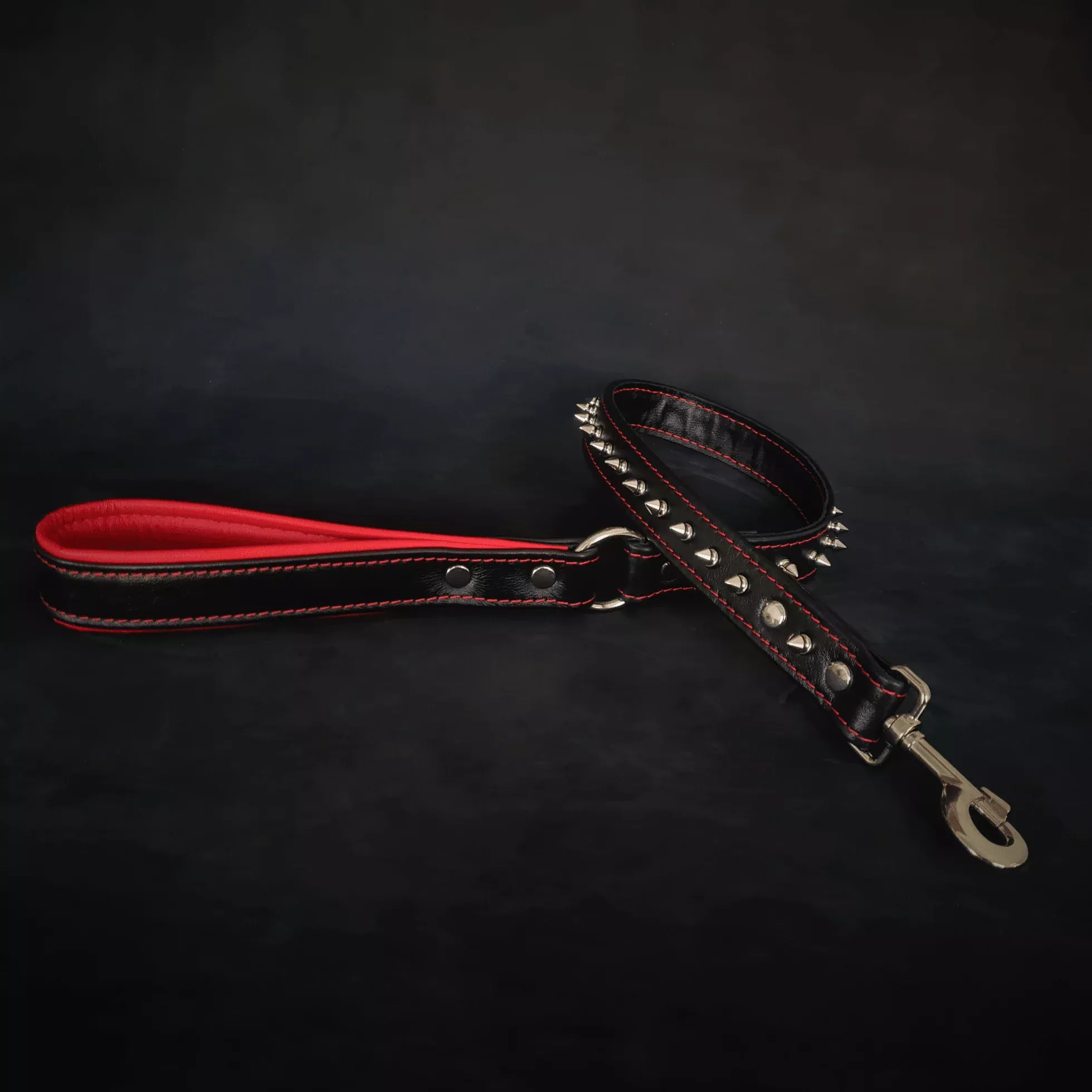 black-soft-leather-short-spiked-leash Black soft leather short spiked leash