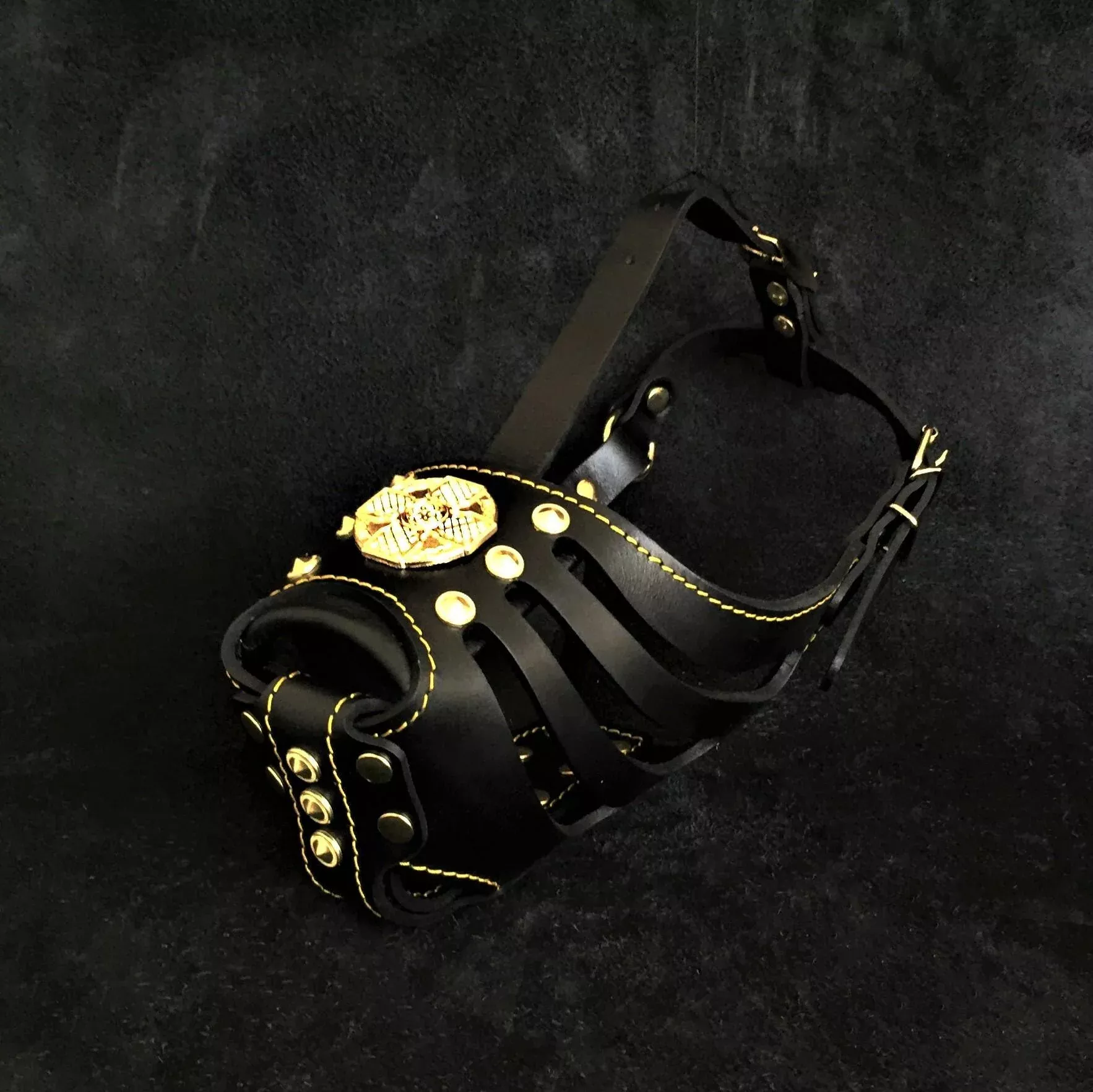 maximus-basket-muzzle-black-gold ''Maximus'' Basket Muzzle Black & Gold